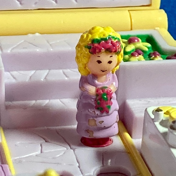 Vintage 1989 | Polly Pocket | Bridesmaid Polly Compact - Picture 7 of 9